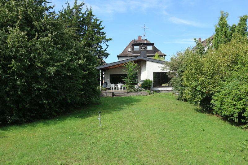 1-Fam.-Haus  mit Einbauküche ,Garage und großem Garten in Griesheim